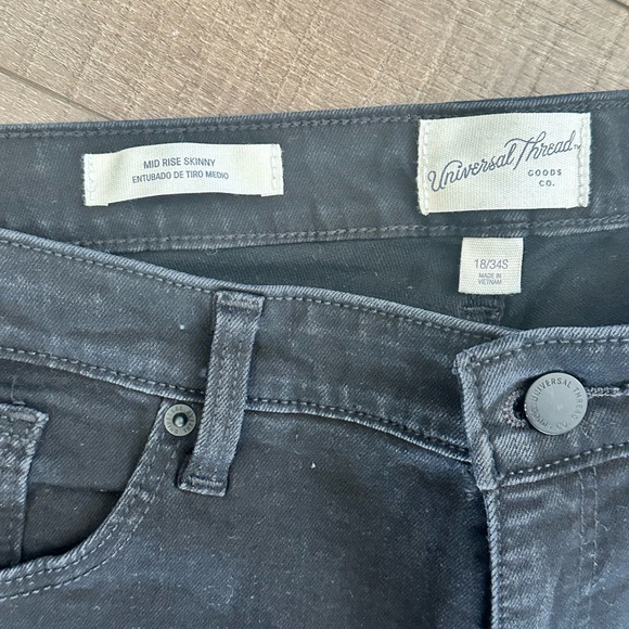 Universal Thread plus size distressed skinny jeans 18/34S New without tag - Picture 4 of 4
